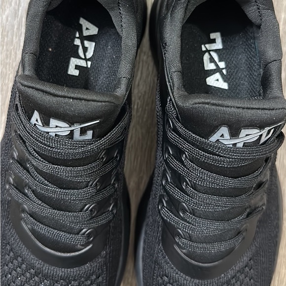 NWOT APL Women’s techloom tracer - Picture 2 of 4